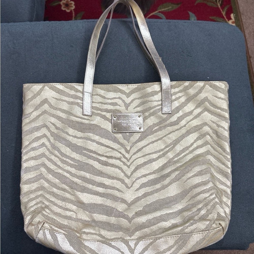 Michael Kors Silver Tote Bag with Sophisticated Design